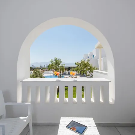 Cycladic Islands & מלון 4*